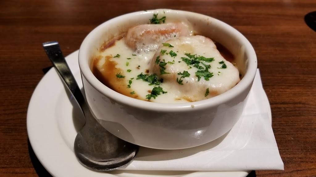 TGI Fridays | restaurant | 18001 Highwoods Preserve Pkwy, Tampa, FL 33647, USA | 8139712769 OR +1 813-971-2769