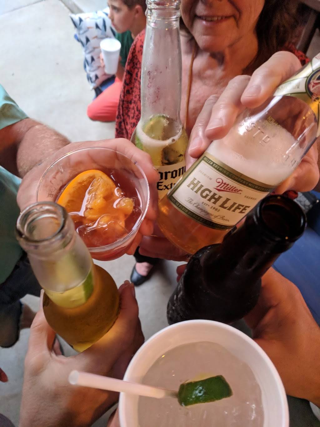 Summers On The River | restaurant | 207 River Rd W, Charlestown, IN 47111, USA | 8122933944 OR +1 812-293-3944