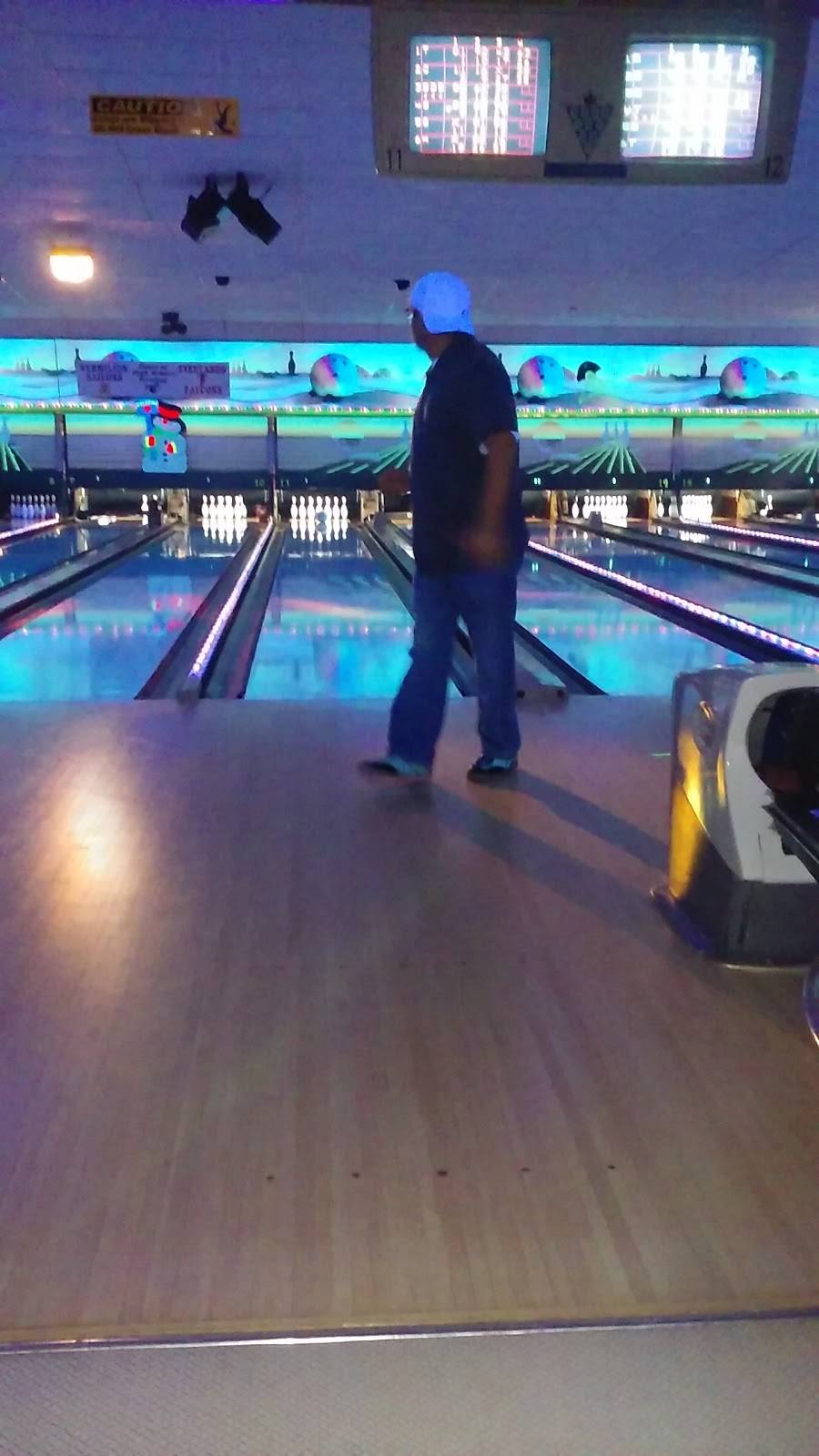 Pence Lake Erie Lanes | restaurant | 4523 Liberty Ave, Vermilion, OH 44089, USA | 4409675260 OR +1 440-967-5260