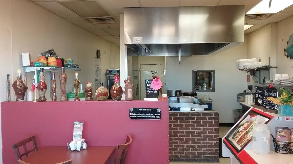 Totopos Mexican Restaurant | restaurant | 2048 Aurora Ave, Naperville, IL 60540, USA | 6306370418 OR +1 630-637-0418