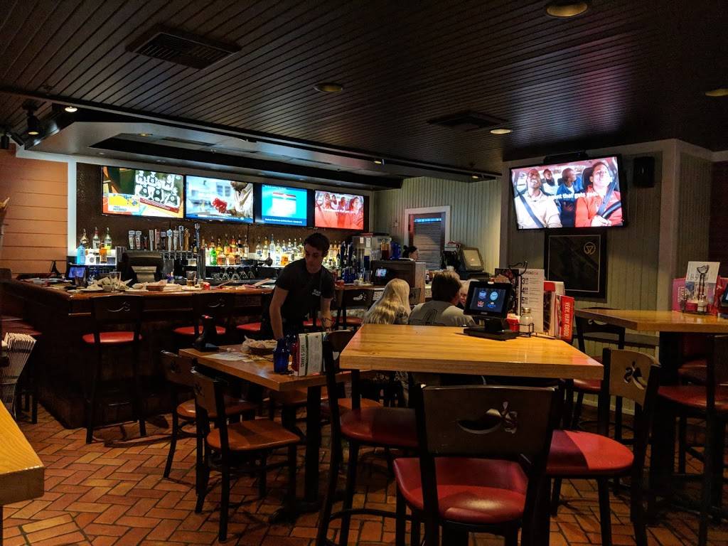 Chilis Grill & Bar | meal takeaway | 25 W Cochran St, Simi Valley, CA 93065, USA | 8055270377 OR +1 805-527-0377