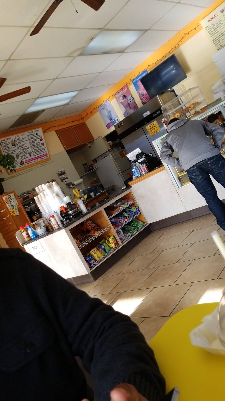 Anns Donuts | bakery | 2801 Whitson St, Selma, CA 93662, USA | 5598910409 OR +1 559-891-0409