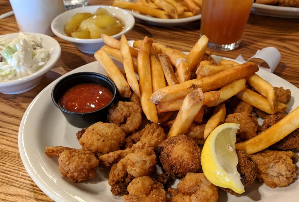 Cracker Barrel Old Country Store | restaurant | 1289 Coffeen St, Watertown, NY 13601, USA | 3157822460 OR +1 315-782-2460