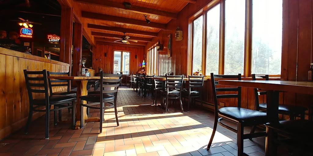 Halls On The River | restaurant | 1225 Athens Boonesboro Rd, Winchester, KY 40391, USA | 8595276620 OR +1 859-527-6620