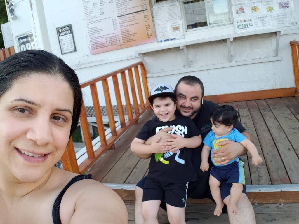 Sams Fresh Cut Fries | restaurant | 2327 King St E, Hamilton, ON L8K 1X6, Canada | 2897001851 OR +1 289-700-1851