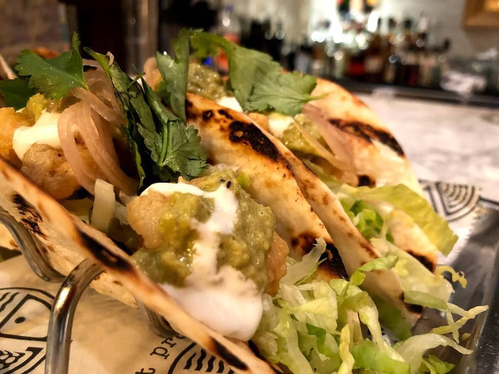 Oak & Oyster | restaurant | 724 N Milwaukee St, Milwaukee, WI 53202, USA | 4143237434 OR +1 414-323-7434