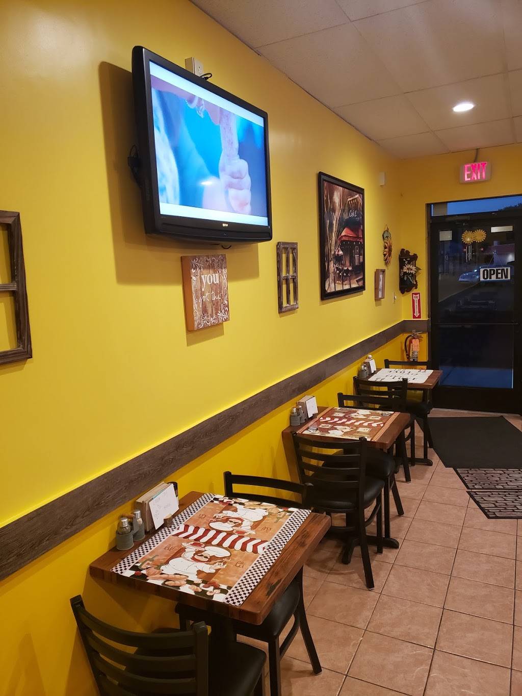 Southern Comforts | restaurant | 229 Plaza Blvd, Morrisville, PA 19067, USA | 2677975407 OR +1 267-797-5407