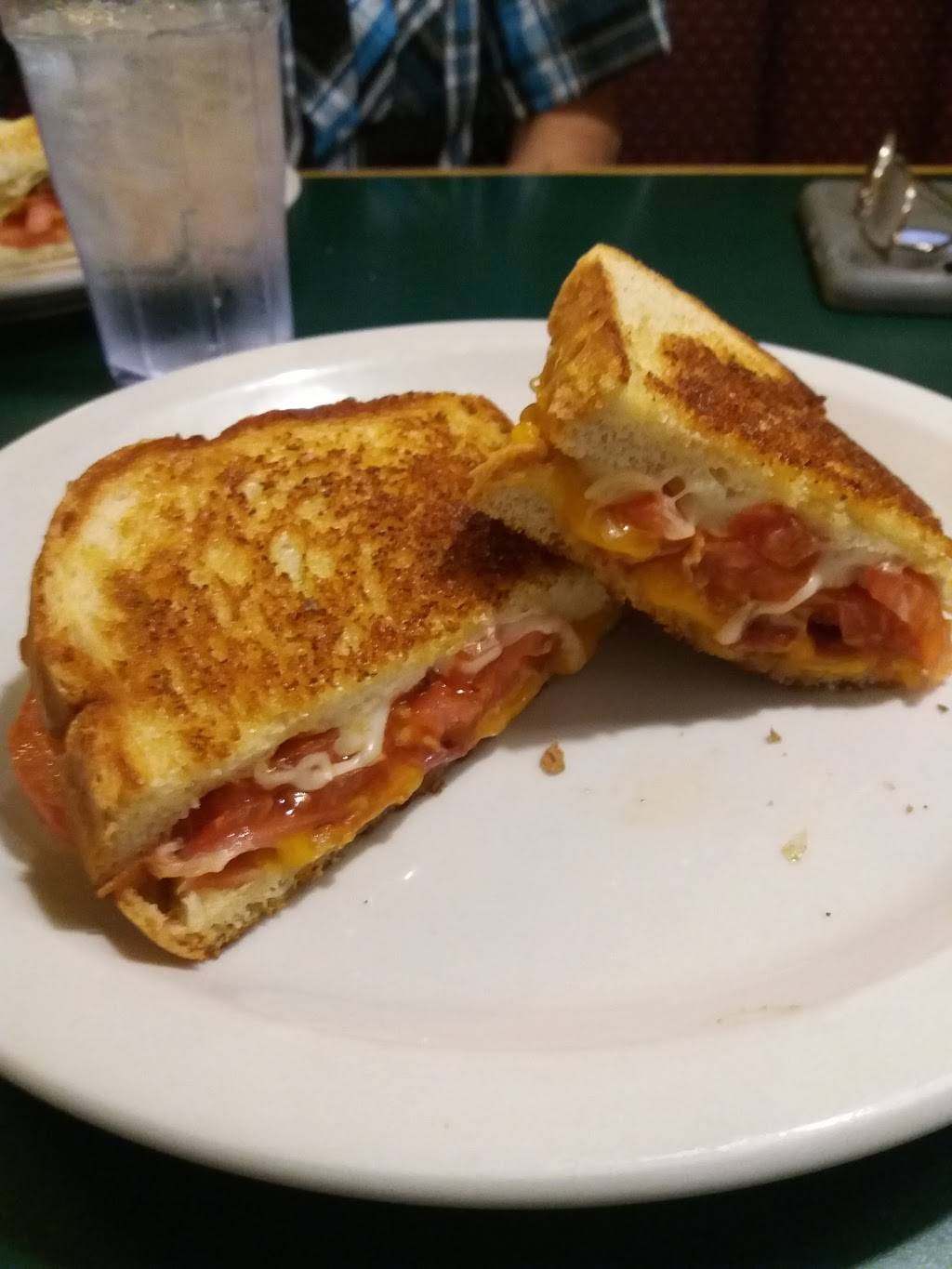 Village Grill | restaurant | 135 S Schuyler Ave, Bradley, IL 60915, USA | 8159334004 OR +1 815-933-4004