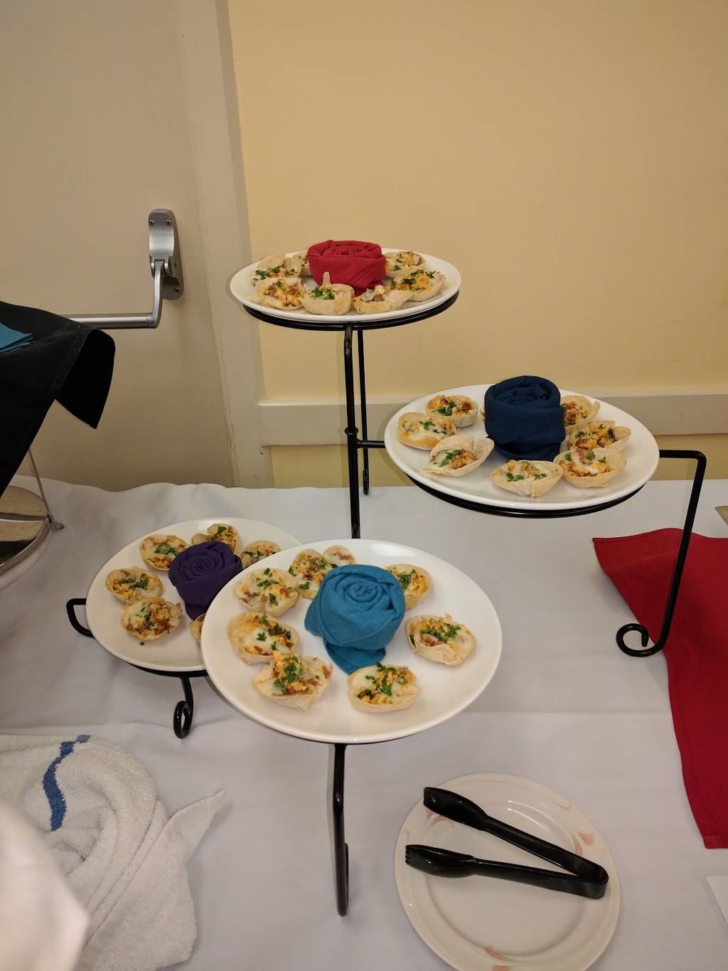 Renegade Room | restaurant | 1801 Panorama Dr, Bakersfield, CA 93305, USA | 6613954441 OR +1 661-395-4441