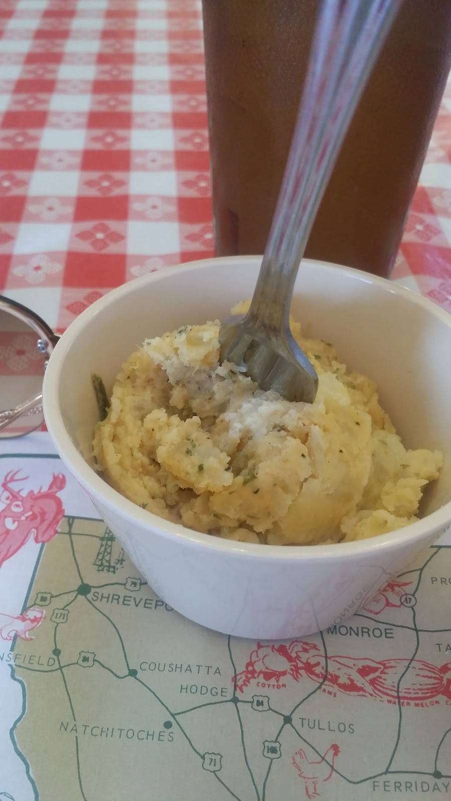 Two Sistas N Da East | restaurant | 9901 Chef Menteur Hwy, New Orleans, LA 70127, USA | 5042420469 OR +1 504-242-0469