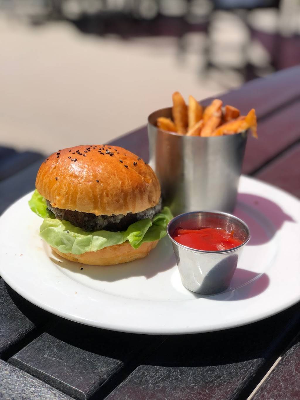 Fox & Rose Fine Provisions | restaurant | 795 Front St, Bay Harbor, MI 49770, USA | 2317532122 OR +1 231-753-2122