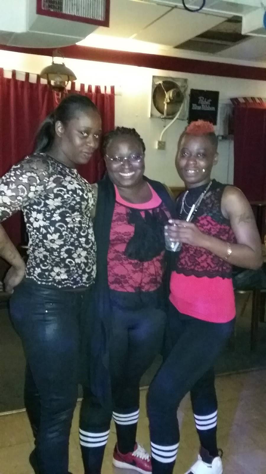 Boston Bar & Grill | restaurant | 3535 W Villard Ave, Milwaukee, WI 53209, USA | 4144646111 OR +1 414-464-6111