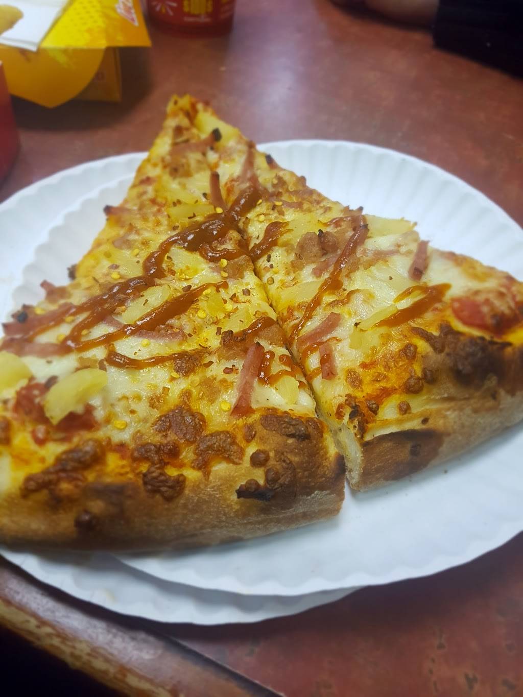 Ginos Pizza | restaurant | 2387 Yonge St, Toronto, ON M4P 2E7, Canada | 4164840004 OR +1 416-484-0004