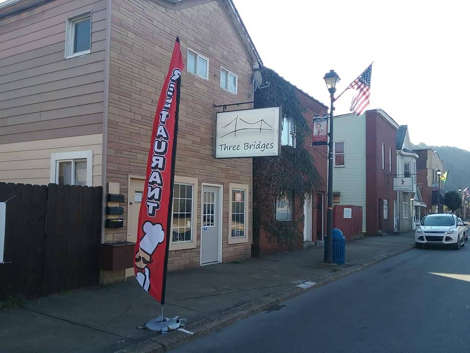 Three Bridges | restaurant | 750 Main St, Follansbee, WV 26037, USA | 3046932120 OR +1 304-693-2120