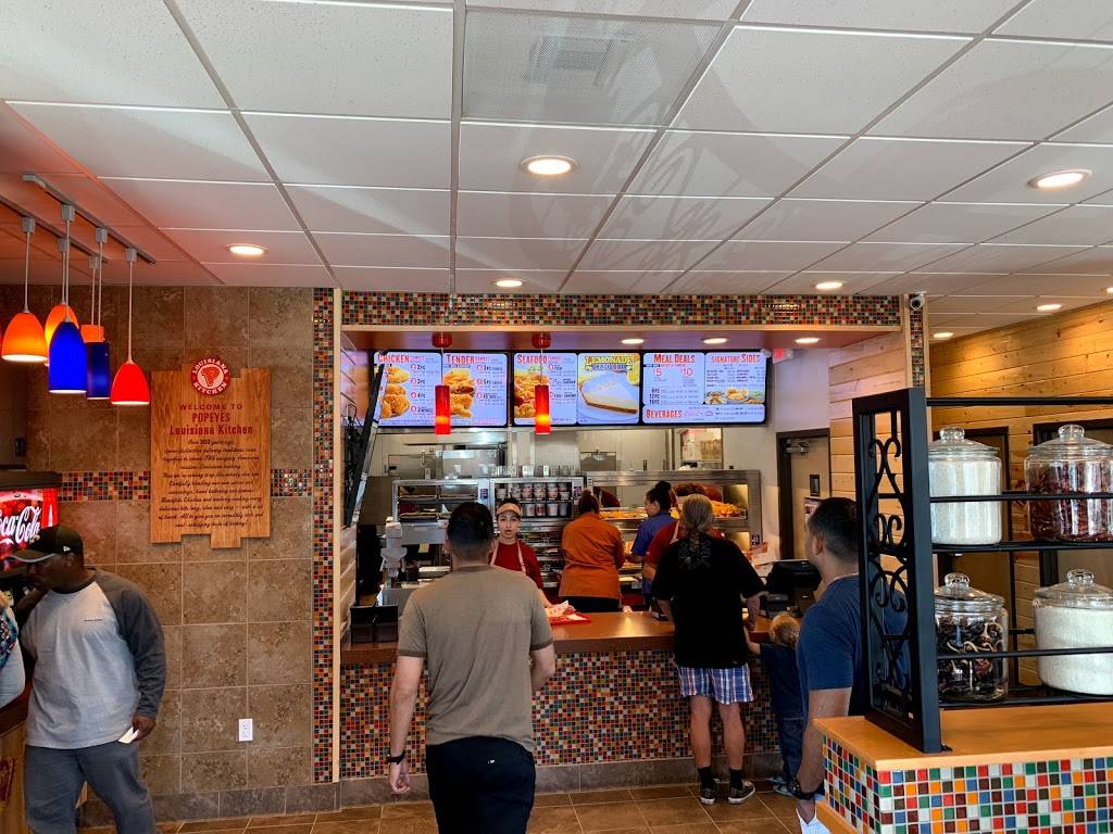 Popeyes Louisiana Kitchen | restaurant | 57858 Twentynine Palms Highway, Yucca Valley, CA 92284, USA | 7604185889 OR +1 760-418-5889