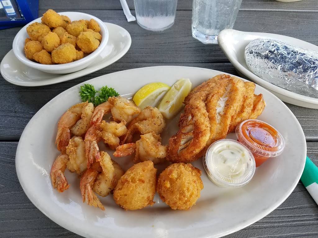 Charlies Fish House Restaurant | restaurant | 224 US-19, Crystal River, FL 34428, USA | 3527953949 OR +1 352-795-3949
