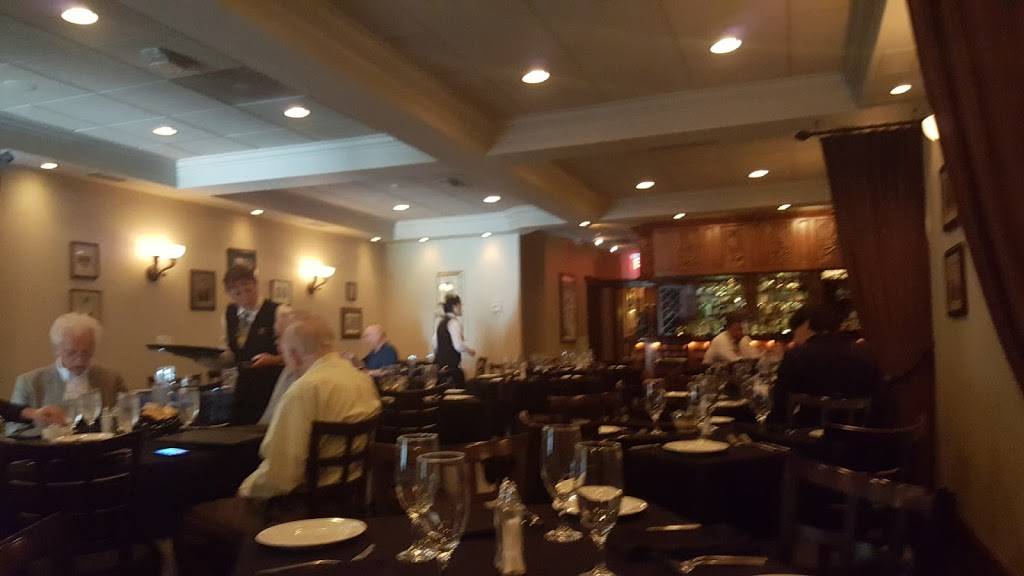 Giovannis | restaurant | 330 Oakwood Blvd, Detroit, MI 48217, USA | 3138410122 OR +1 313-841-0122