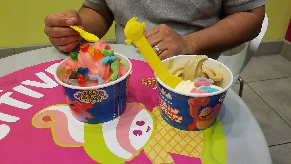 Menchies Frozen Yogurt | bakery | 667 Town Center Dr, Oxnard, CA 93036, USA | 8052781153 OR +1 805-278-1153