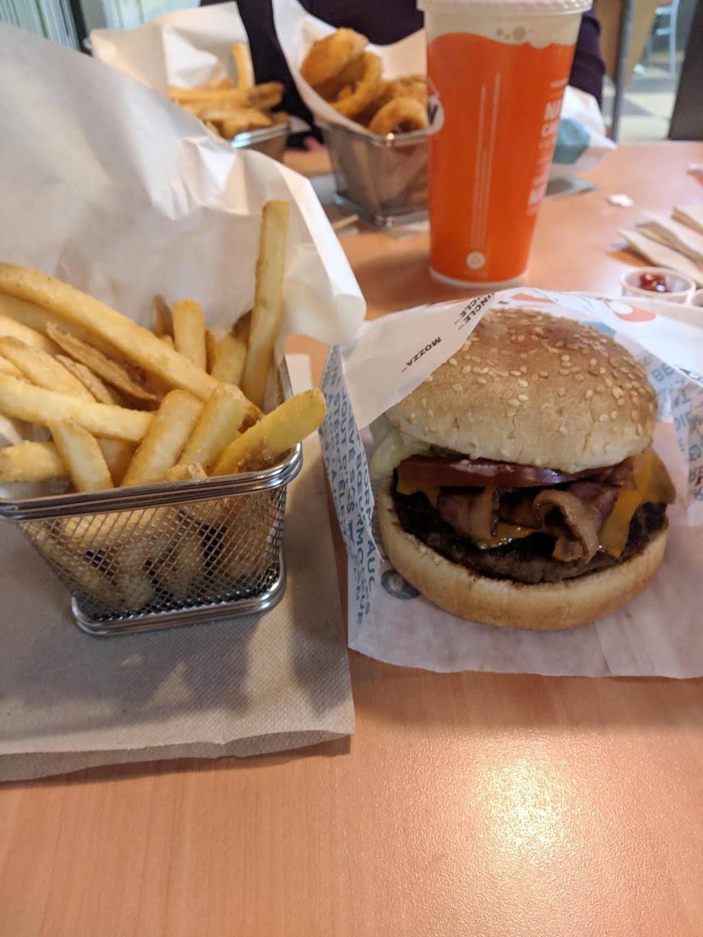 A&W Canada | restaurant | 2250 Rymal Rd E, Hannon, ON L0R 1P0, Canada | 2894261981 OR +1 289-426-1981