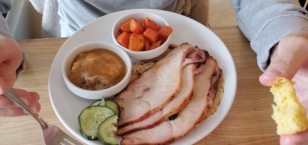 BEAST Southern Kitchen & BBQ | restaurant | 1280 Columbia Center, Columbia, IL 62236, USA | 6187192384 OR +1 618-719-2384