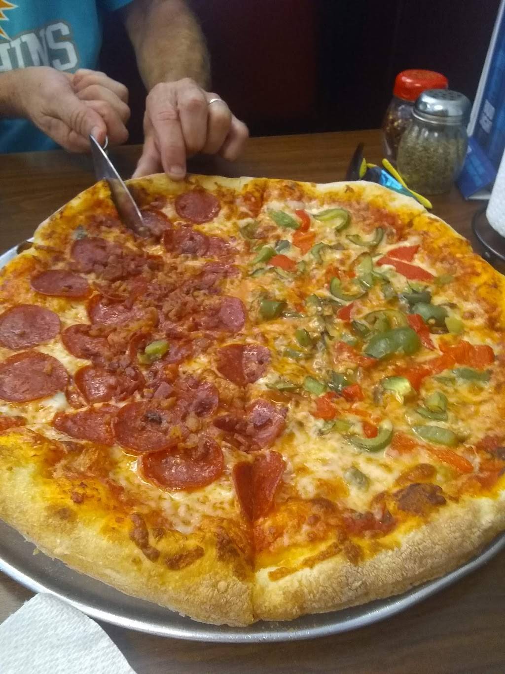 Lil Tonys | restaurant | 8725 Placida Rd C-5, Placida, FL 33946, USA | 9412148107 OR +1 941-214-8107