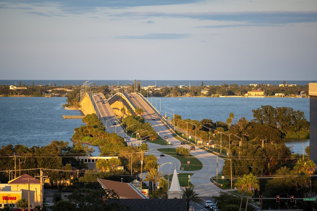 The Landing Rooftop | restaurant | 801 E Strawbridge Ave 11th Floor, Melbourne, FL 32901, USA | 3213276007 OR +1 321-327-6007