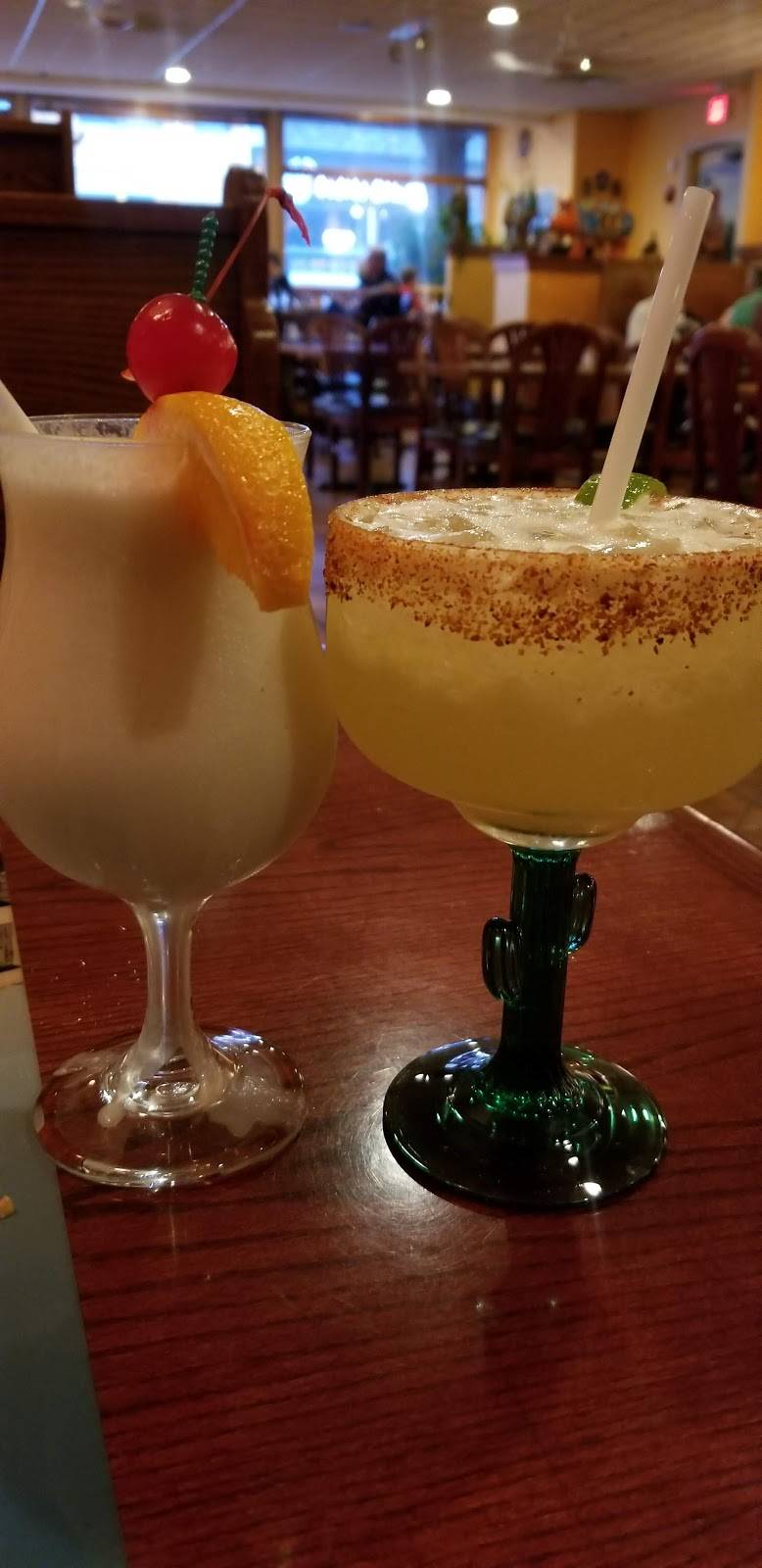 Santiagos Mexican Restaurant | restaurant | 24 Calendar Avenue, La Grange, IL 60525, USA | 7083540700 OR +1 708-354-0700