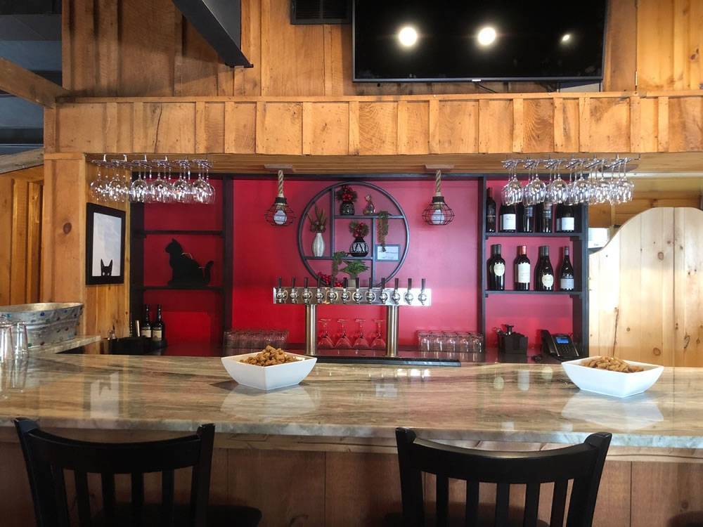 Red Dog Bar & Bistro | restaurant | 9531 NC-93, Piney Creek, NC 28663, USA | 3363598000 OR +1 336-359-8000