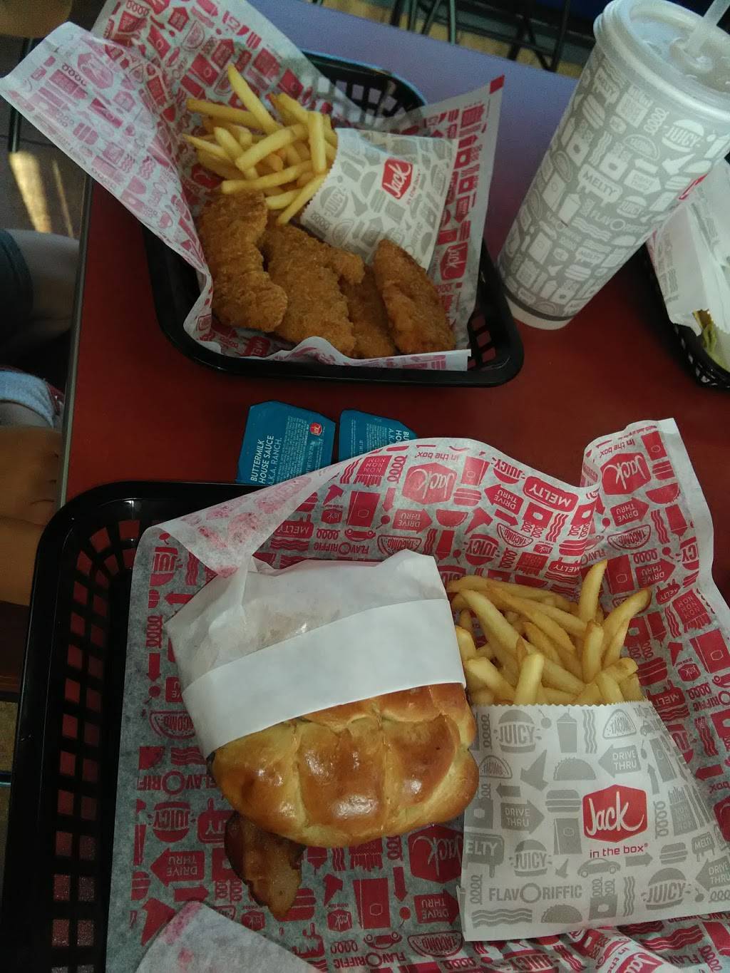 Jack in the Box | restaurant | 1670 W Mission Blvd, Pomona, CA 91766, USA | 9096296539 OR +1 909-629-6539