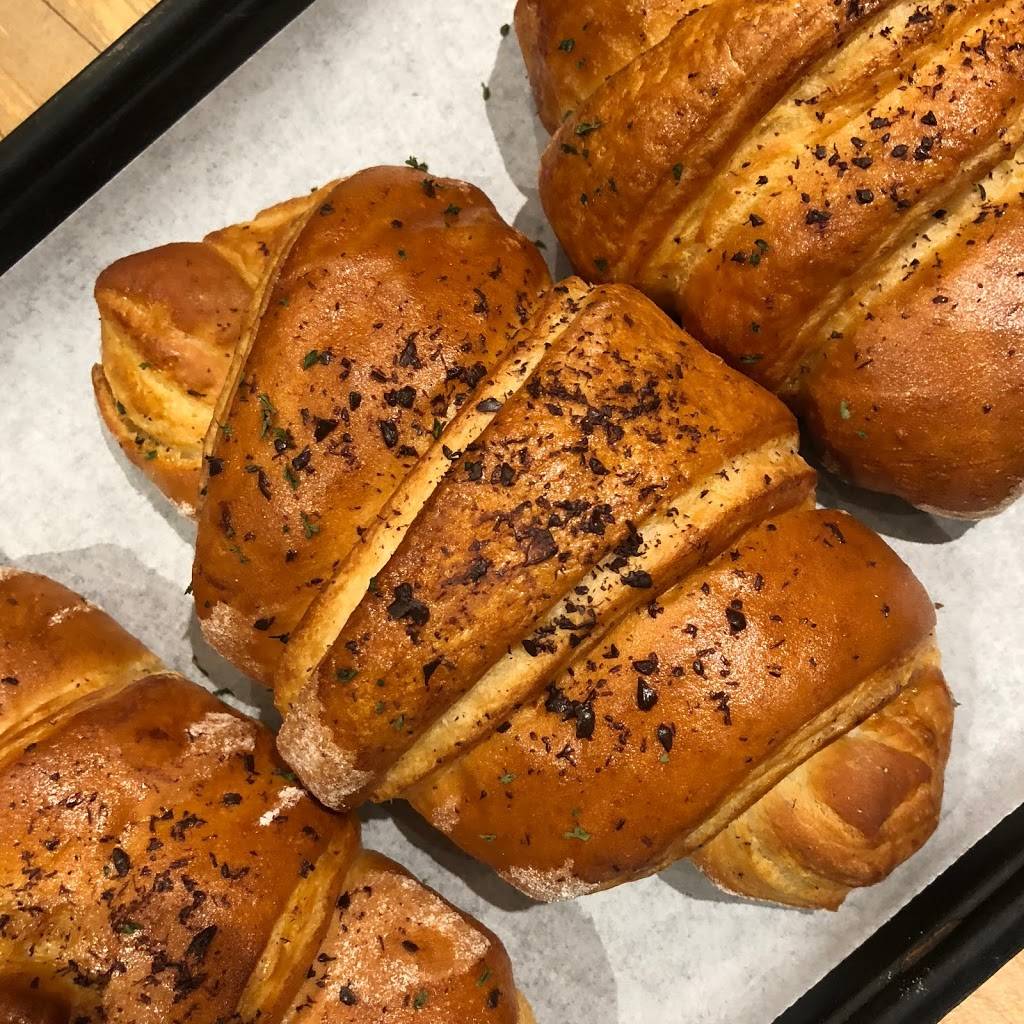 Illinois Street Food Emporium | restaurant | 5550 N Illinois St, Indianapolis, IN 46208, USA | 3172539513 OR +1 317-253-9513