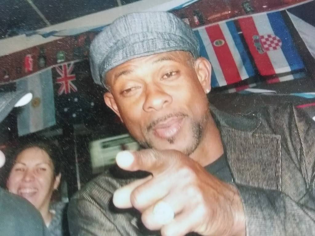 The Stop Bar Restaurant and Grill | restaurant | 1042 Barton St E, Hamilton, ON L8L 3E5, Canada | 9055475252 OR +1 905-547-5252