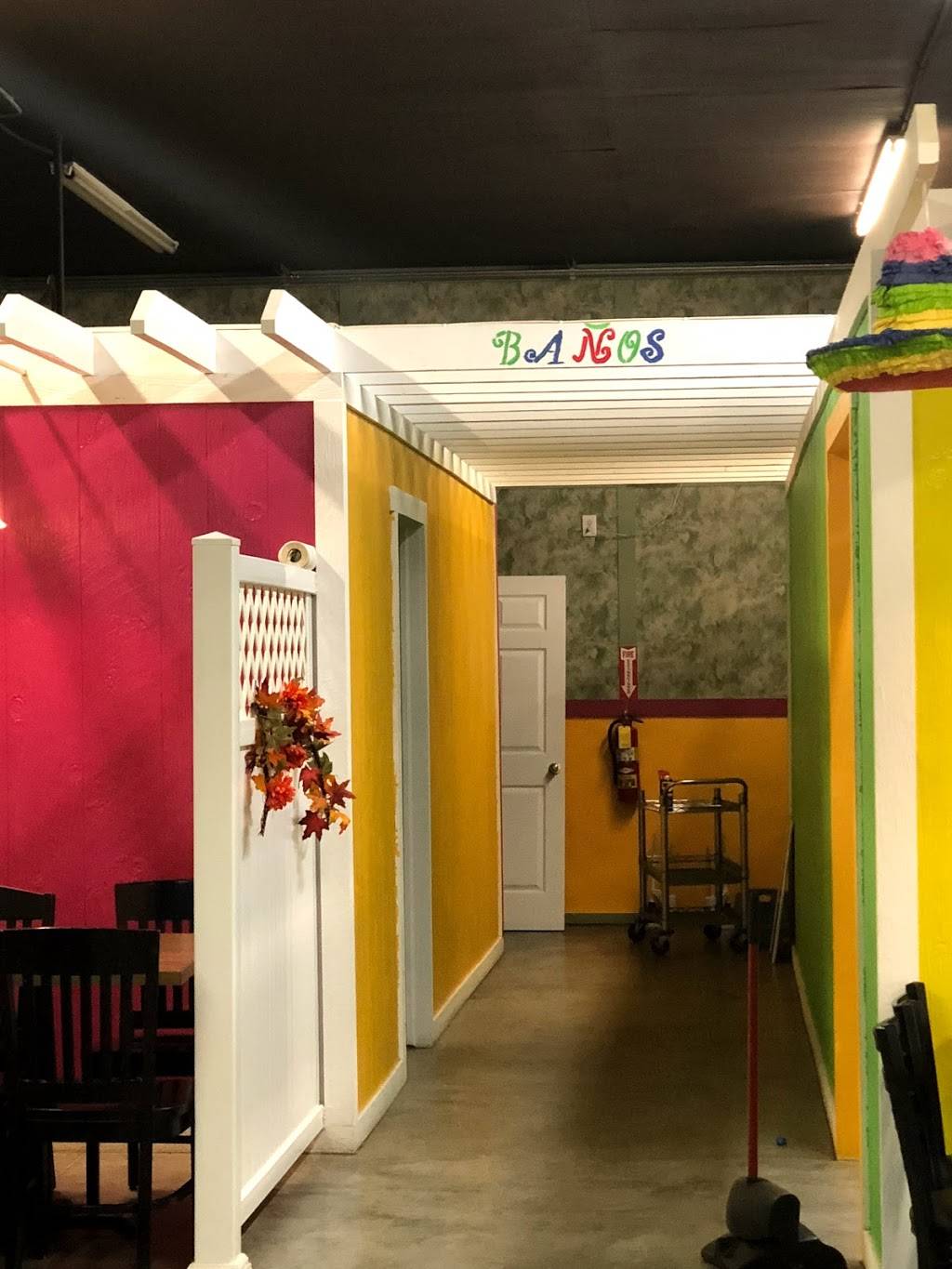 Mis Tres Potrillos Mexican Restaurant | restaurant | 5191 075 N, Parkersburg, IL 62452, USA | 6184425180 OR +1 618-442-5180