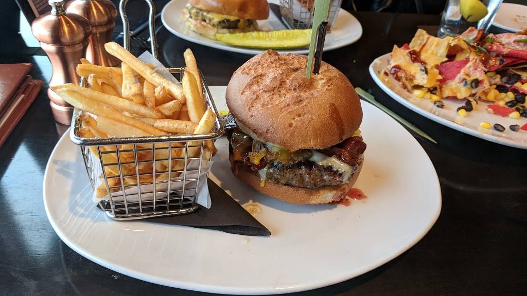 110 Grill - Berlin | restaurant | 60 Highland Common E, Berlin, MA 01503, USA | 9785624610 OR +1 978-562-4610