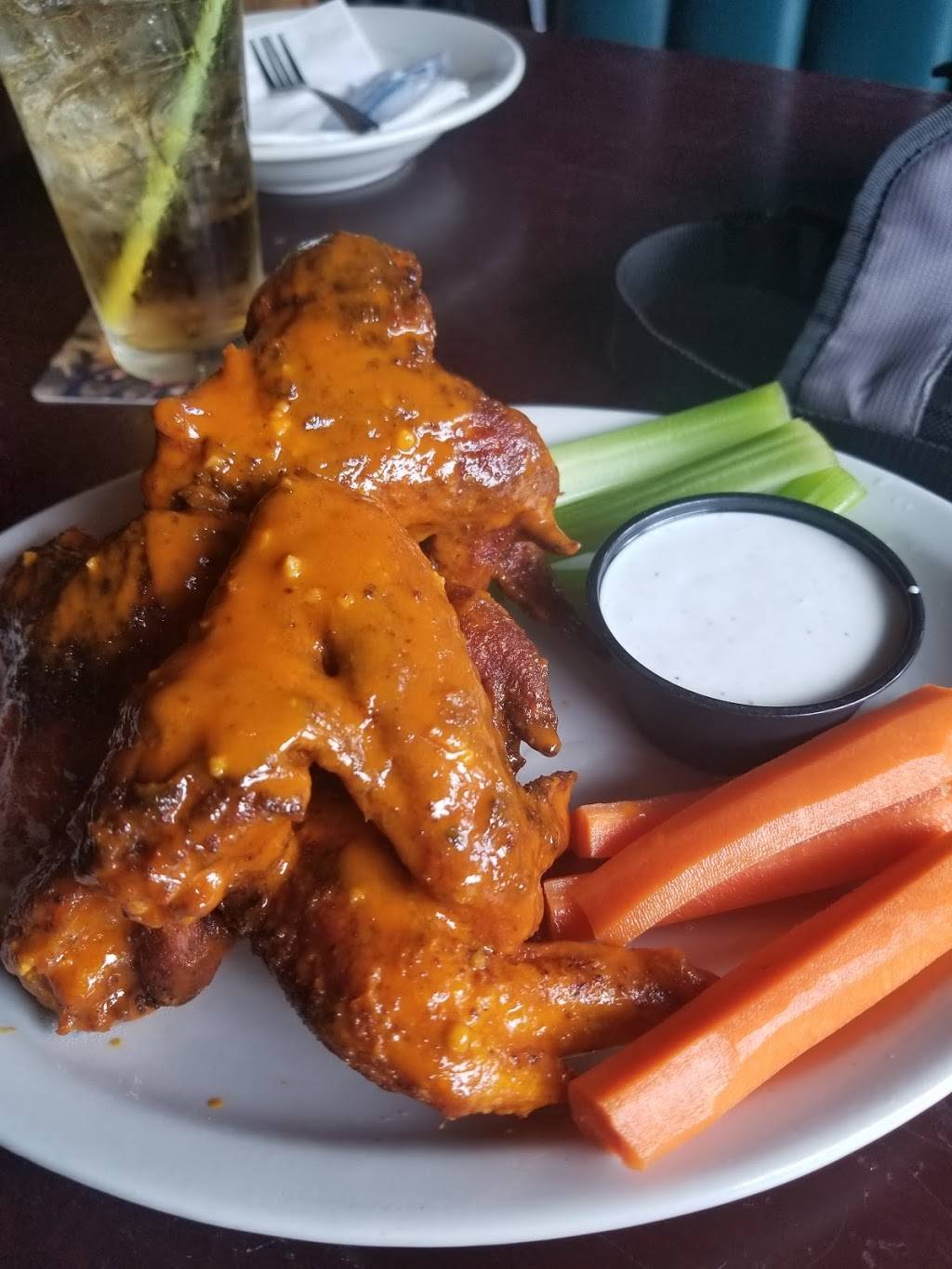 Hankos Sports Bar & Grill | restaurant | 4 Monroe Pkwy F, Lake Oswego, OR 97035, USA | 5036977819 OR +1 503-697-7819