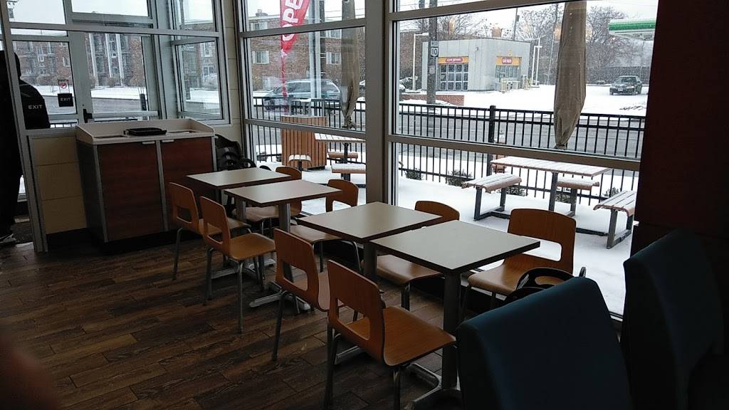 Wendys | restaurant | 14015 Lorain Ave, Cleveland, OH 44111, USA | 2162521990 OR +1 216-252-1990