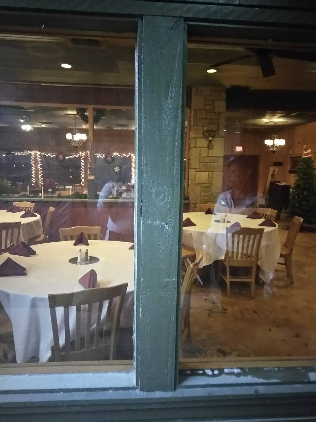 Samanthas of Bandera | restaurant | 702 TX-16, Bandera, TX 78003, USA | 8307155588 OR +1 830-715-5588