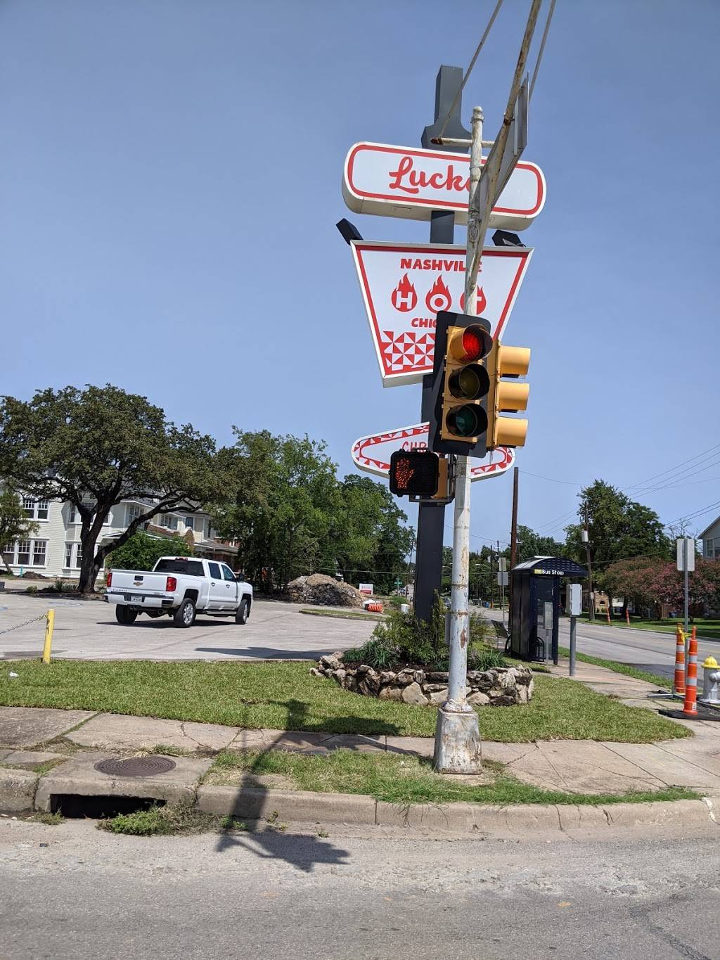 Luckys Hot Chicken | restaurant | 4505 Gaston Ave, Dallas, TX 75246, USA | 2144437927 OR +1 214-443-7927
