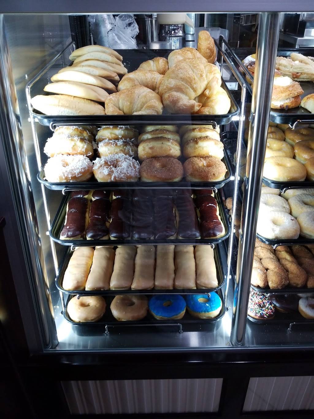 Yum Yum Donuts | cafe | 6600 E Olympic Blvd, Los Angeles, CA 90022, USA | 3237214122 OR +1 323-721-4122