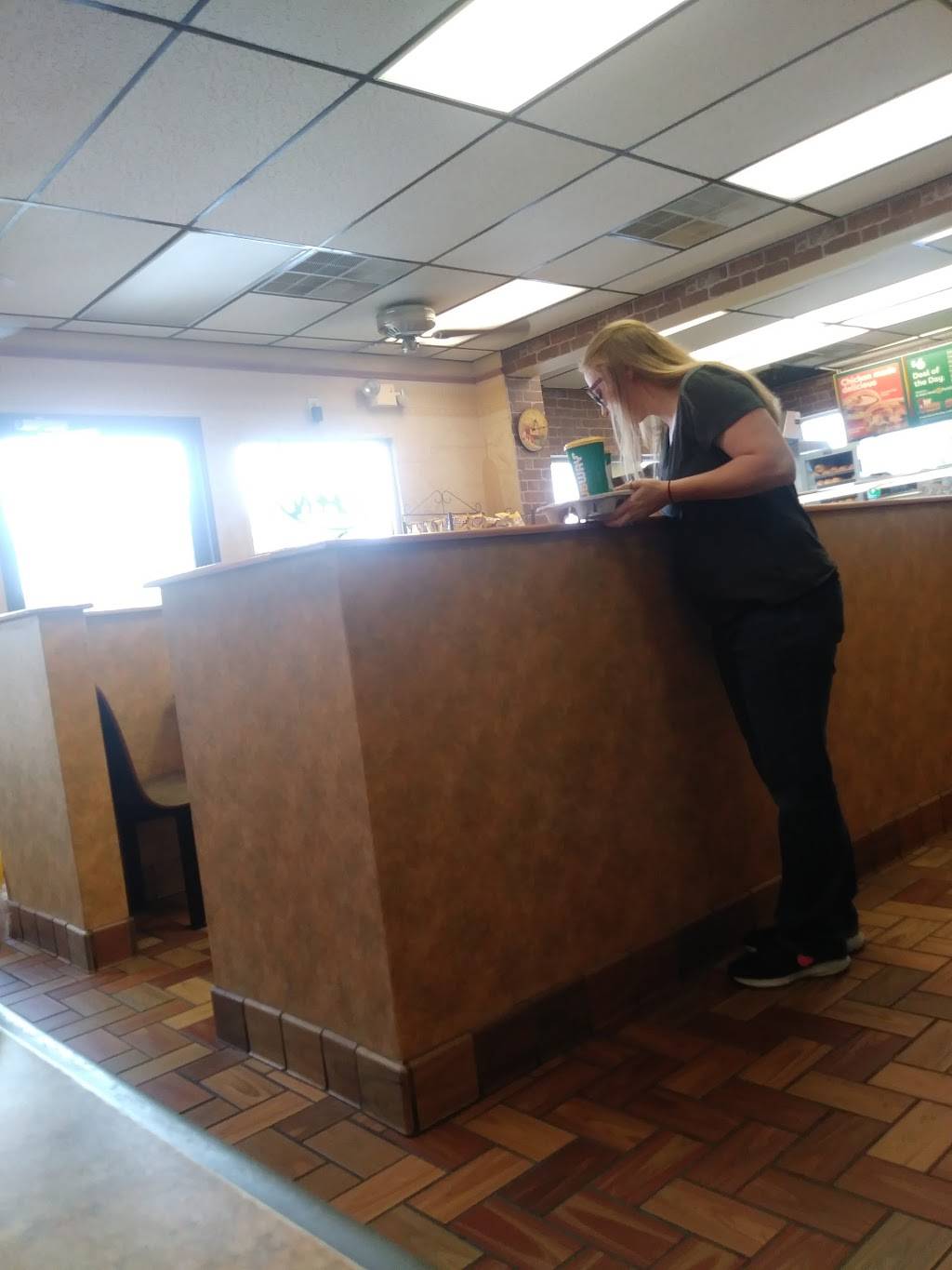 Subway | restaurant | 35 N State St, Frazeysburg, OH 43822, USA | 7408289422 OR +1 740-828-9422
