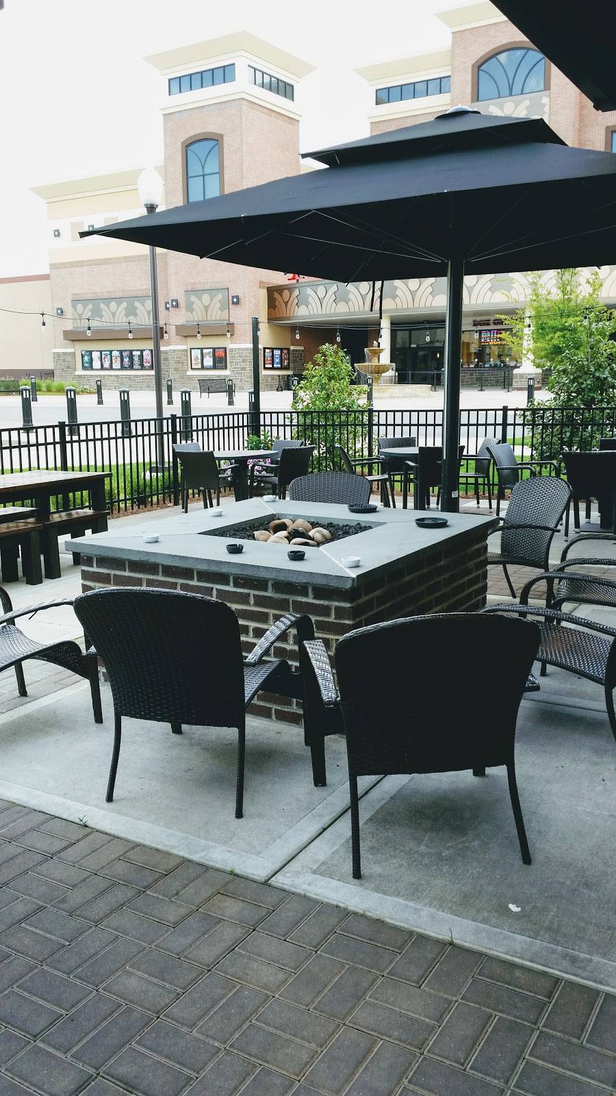 Tavern on 17th | restaurant | 1611 Dusty Miller Lane #305, Wilmington, NC 28412, USA | 9107651157 OR +1 910-765-1157