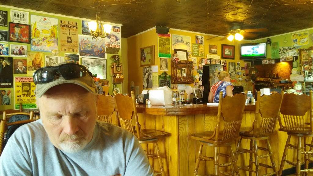 Gibsons Cafe | cafe | 100 E Locust St, Lafayette, TN 37083, USA | 6156662244 OR +1 615-666-2244