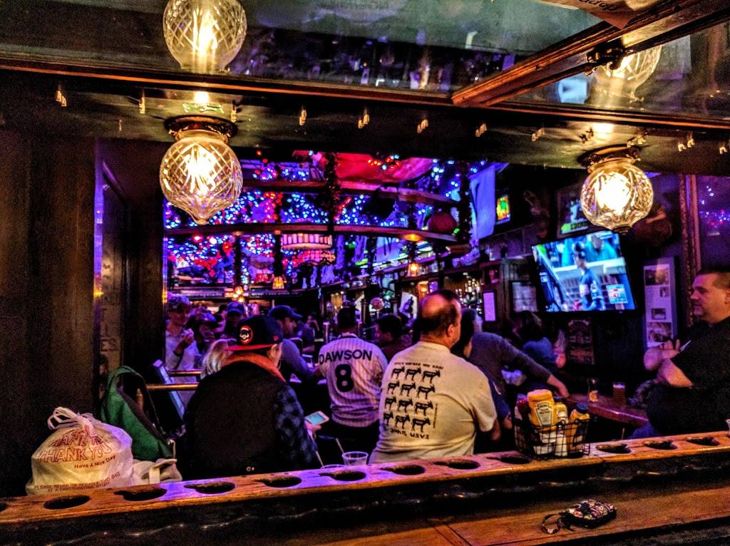 Butch McGuires | restaurant | 20 W Division St, Chicago, IL 60610, USA | 3127874318 OR +1 312-787-4318