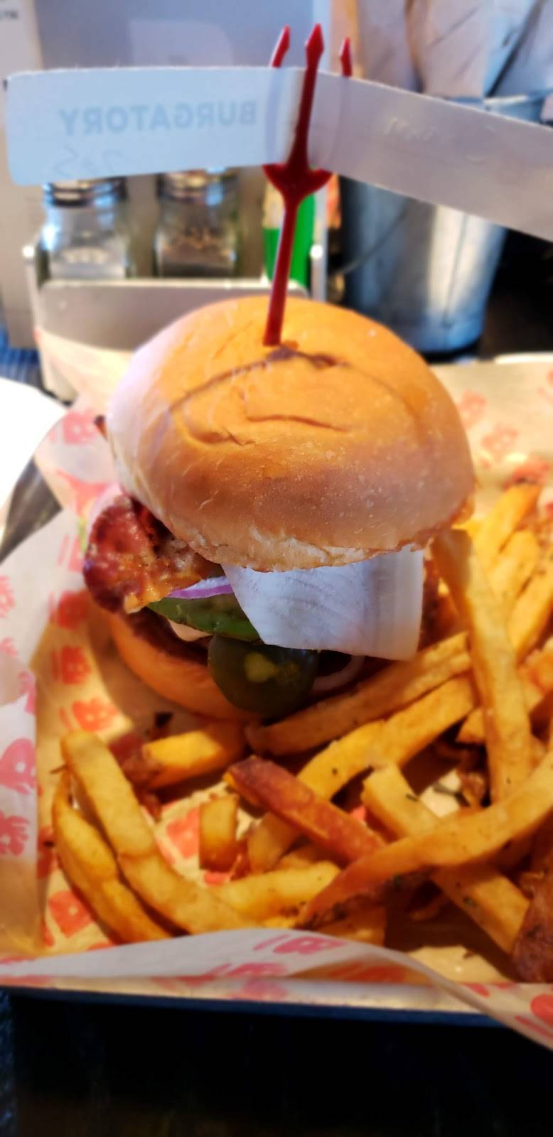 Burgatory | restaurant | 700 Providence Blvd, Pittsburgh, PA 15237, USA | 4123694080 OR +1 412-369-4080