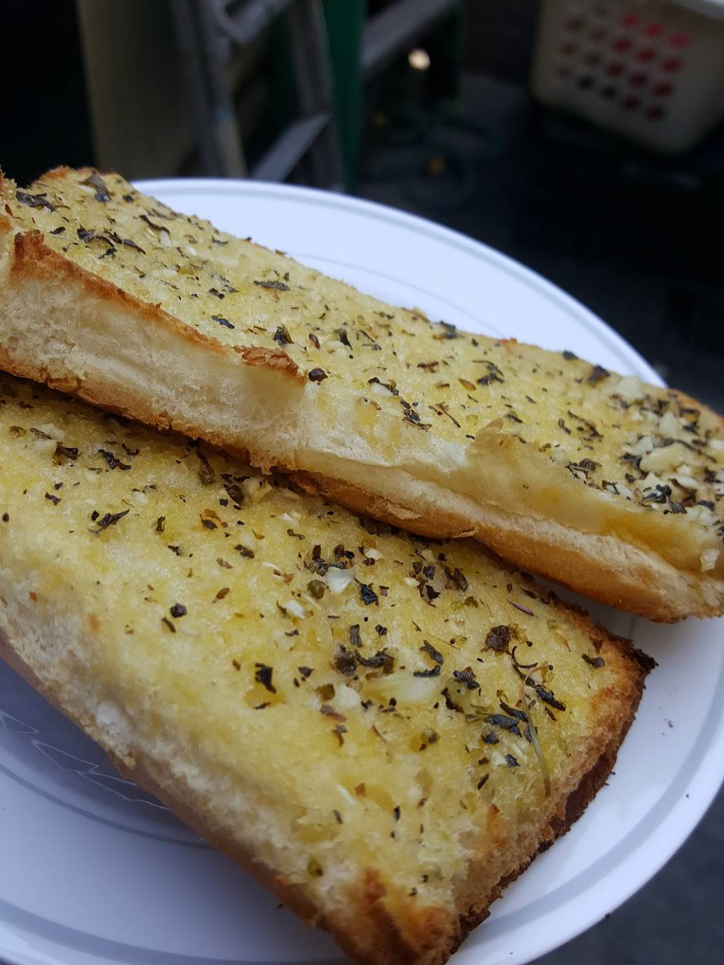 Cheechs Pizza | meal takeaway | 2004, 2116 Hillhurst Ave, Los Angeles, CA 90027, USA | 3236667744 OR +1 323-666-7744