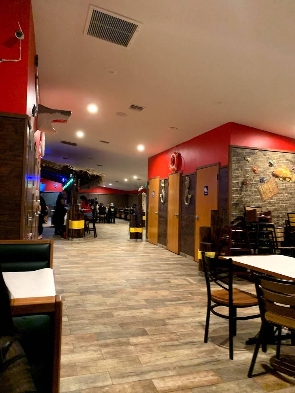 Crafty Crab | restaurant | 704 E Brandon Blvd, Brandon, FL 33511, USA | 8132785111 OR +1 813-278-5111