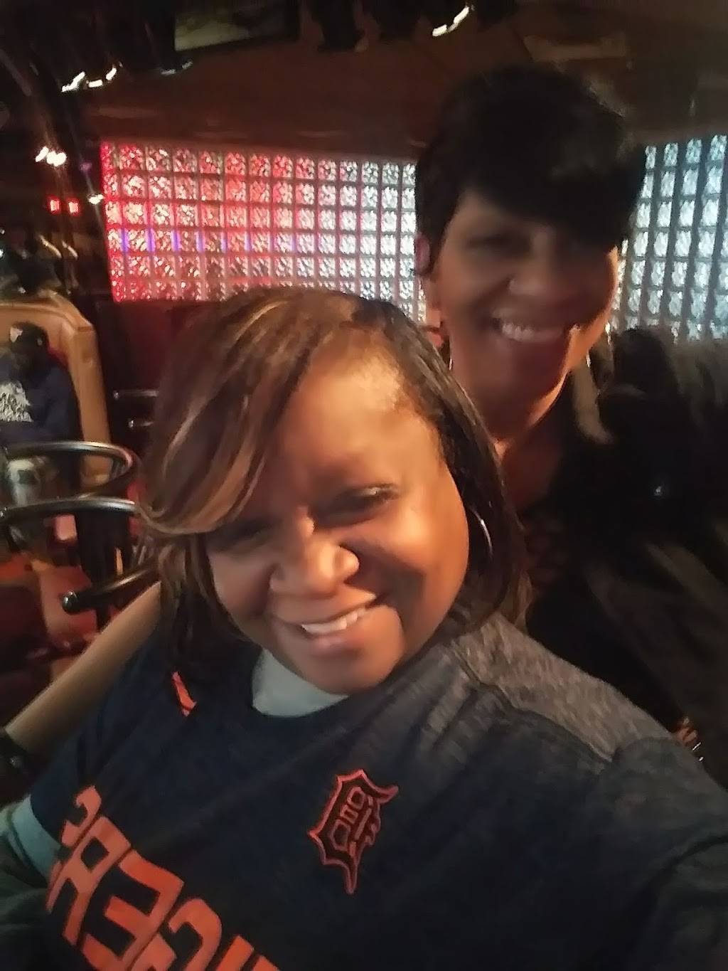 Lola Maes Bistro & Bar | restaurant | 15418 Schoolcraft, Detroit, MI 48227, USA | 3132735239 OR +1 313-273-5239