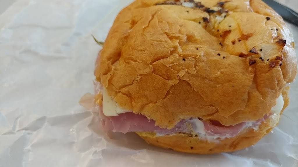 Henris Bakery & Deli | restaurant | 6289 Roswell Rd NE, Atlanta, GA 30328, USA | 4042567934 OR +1 404-256-7934