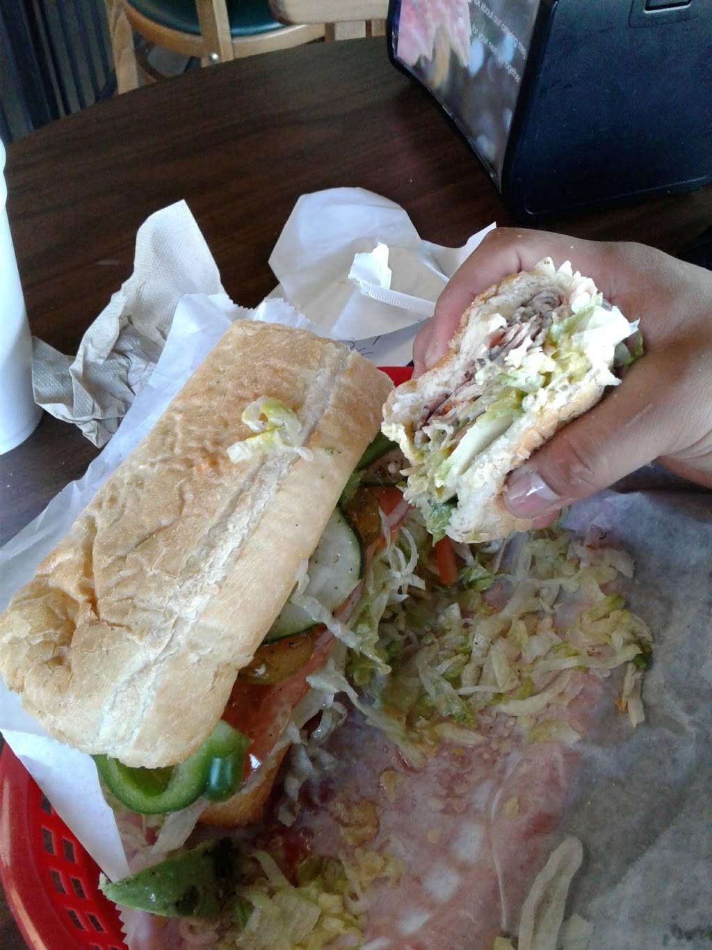 Famos Subs & Salads | restaurant | 3375 Milwaukee Ave A-B, Northbrook, IL 60062, USA | 8476993354 OR +1 847-699-3354