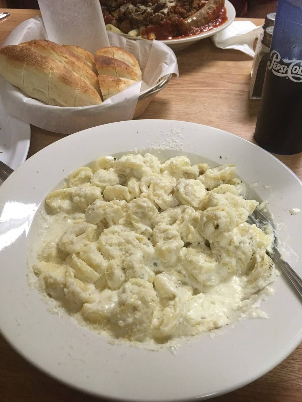 Vinces Pizza & Pasta | restaurant | 118 W Main St, Johnstown, NY 12095, USA | 5187362828 OR +1 518-736-2828