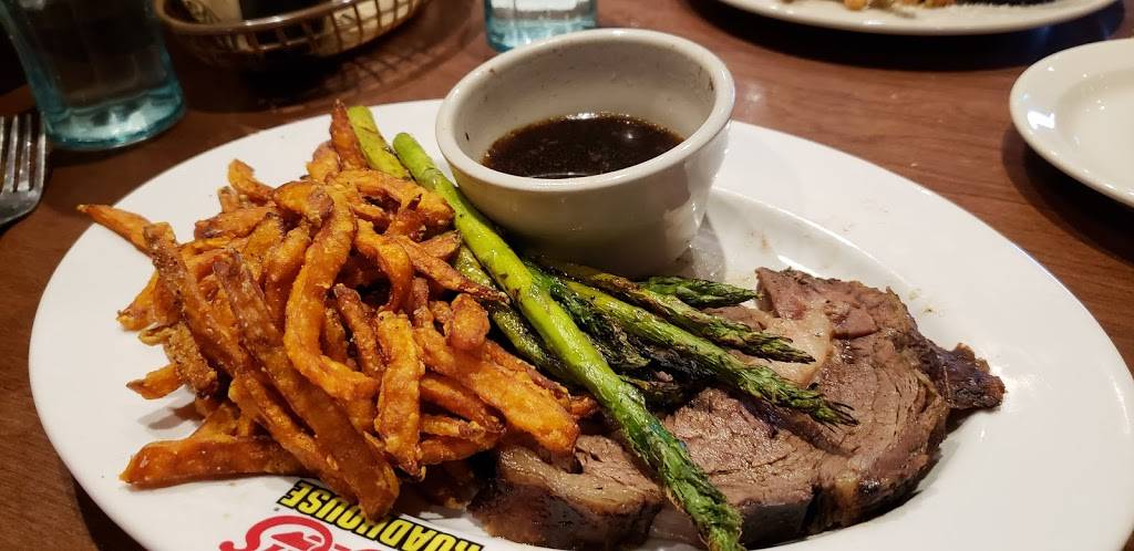 Logans Roadhouse | restaurant | the Commons Shopping Center w/ Target & Best Buy, 115 Retail Commons Pkwy, Martinsburg, WV 25403, USA | 3042641500 OR +1 304-264-1500